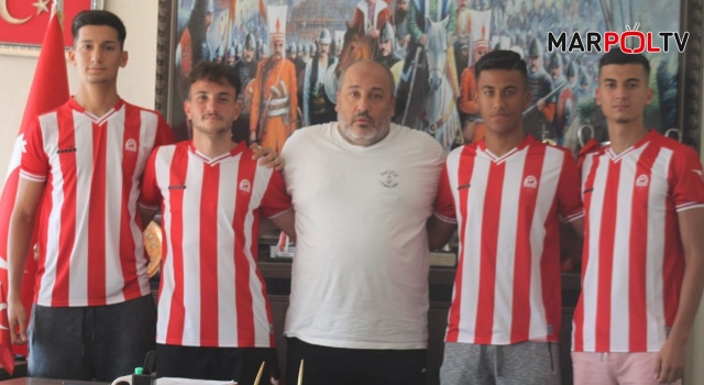 Kahramanmaraşspor 4 genç futbolcuyu profesyonel yaptı