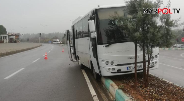 Kahramanmaraş’ta öğrenci servisi refüjde çarptı: 6 yaralı