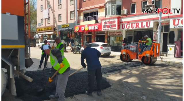 Elbistan Belediyesi, deprem sebebiyle bozulan yolları tek tek onarıyor