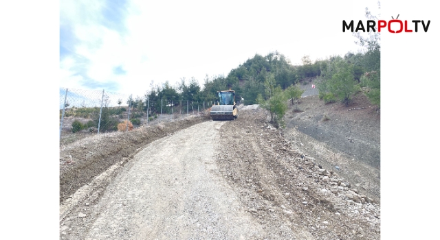 Onikişubat Belediyesi, kumlama çalışmalarıyla kırsalda yol konforunu artırıyor