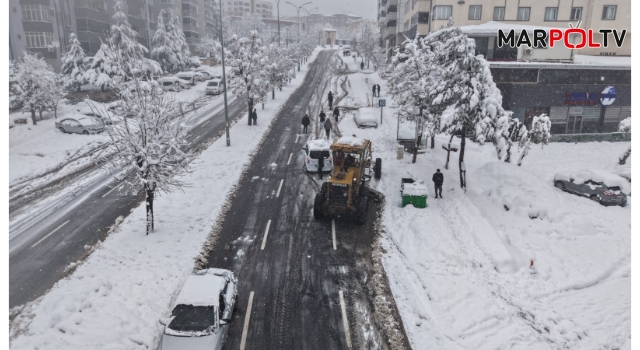 Büyükşehir Yolları Ulaşıma Açık Tutmak İçin Durmaksızın Görev Başında