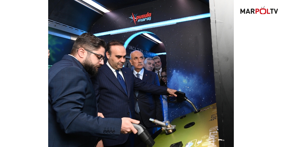 Bakan Kacır’dan Büyükşehir’in Bilim Otobüsü’ne Övgü