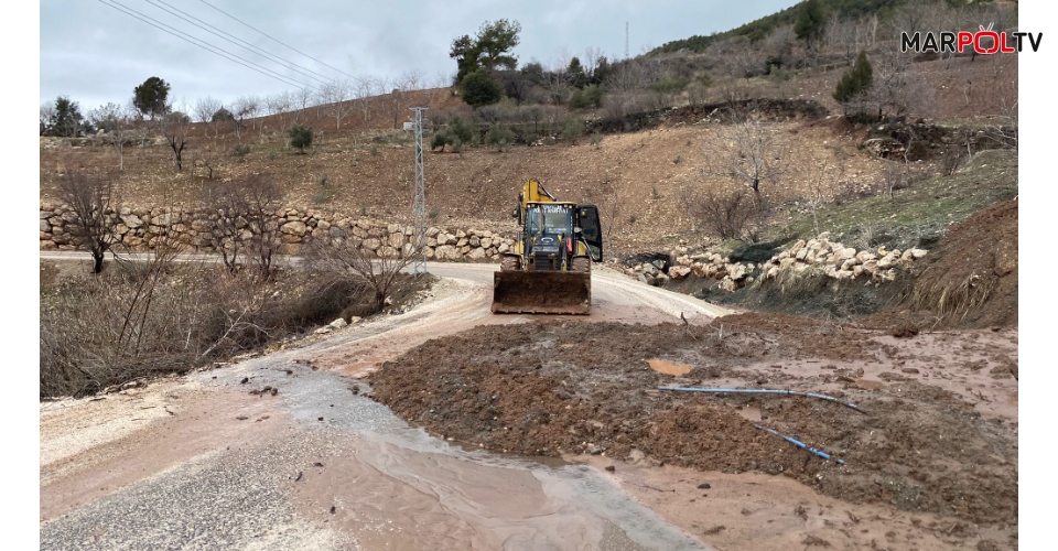 Büyükşehir, Sağanak Yağışların Vurduğu Kırsal Mahalle Yollarında da Görev Başında