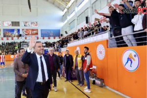 Başkan Toptaş, Cumhuriyet Spor Şöleni futsal finalini izledi