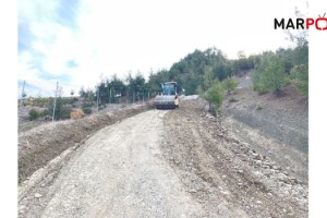 Onikişubat Belediyesi, kumlama çalışmalarıyla kırsalda yol konforunu artırıyor