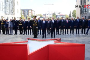 Cumhuriyet Bayramı Kutlamaları, Atatürk Anıtı’na Çelenk Sunumu ile Başladı