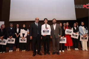 ŞAHBAZ DERNEĞİ’NDEN FİLİSTİN TEMALI KONUŞMA YAPAN ÖĞRENCİYE UMRE HEDİYESİ