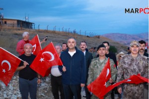 Dünyanın en büyük Türk bayrağında anlamlı 30 Ağustos Bayrağa Saygı Yürüyüşü